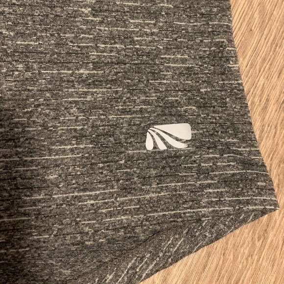 Detailed Strap Athletic Tank Top - Picture 3 of 4